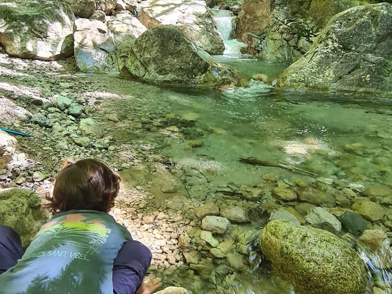 cascata cenghen gita bambini pozze