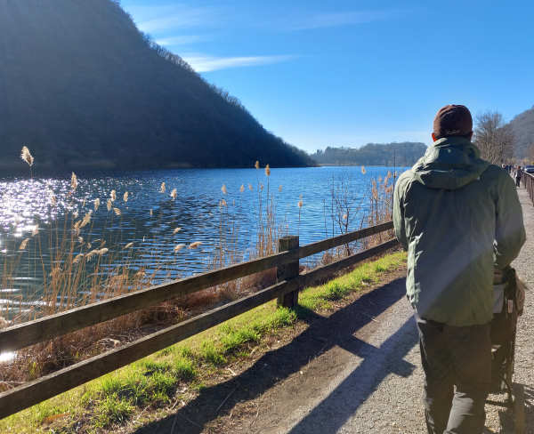 passeggiata lago segrino passeggini bambino